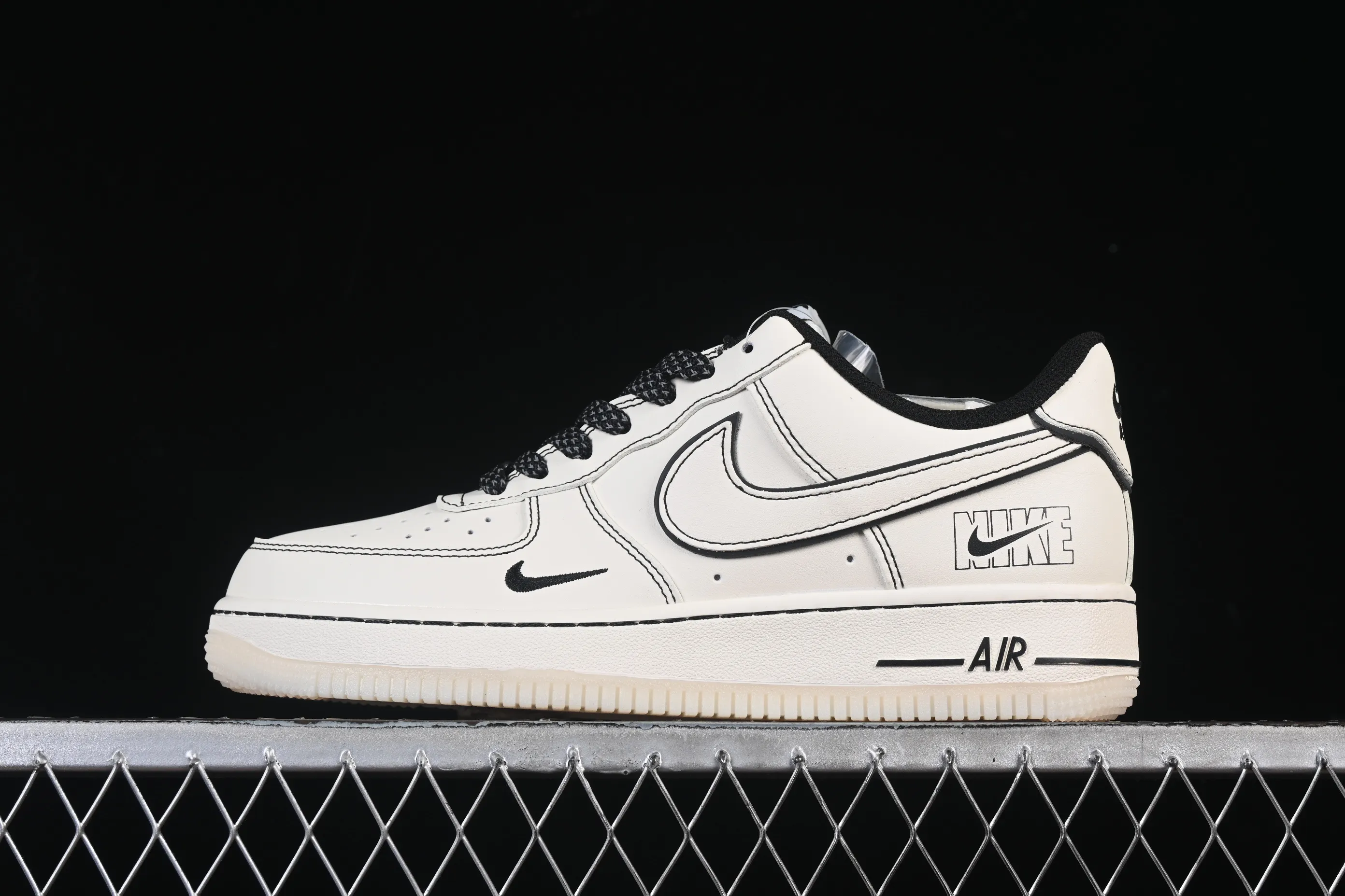 All categories Nk Air Force 1 Air Force series Nk Air Force 1 Low Air Force low-top Nike Air Force 1'07 Low Beige and black Bugs Bunny crystal bottom Air Force 1 low-top casual sneakers SM6668-115
